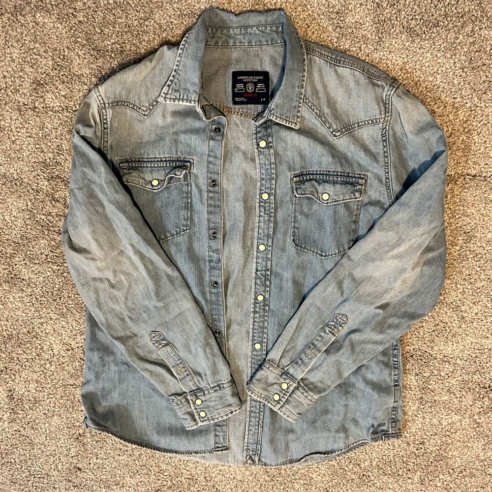 American Eagle long sleeve vintage fit denim shirt size large